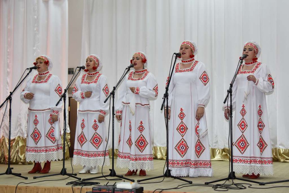 Народная значит. Ансамбль млада Кондопога. Хор млада Хабаровск. Вокальный ансамбль млада. Ансамбль млада Москва.